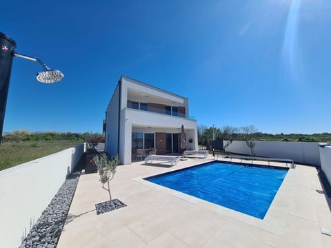 Neue Villa Angelo mit Sauna und beheiztem Pool