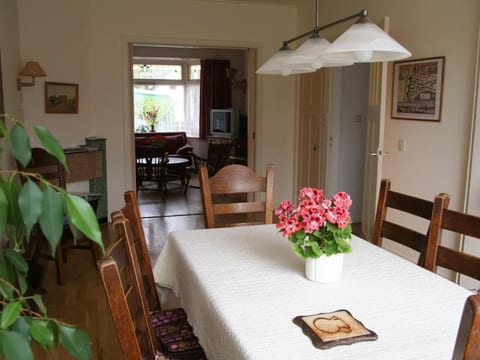 Ferienvilla mit Garten, Grill und Terrasse
