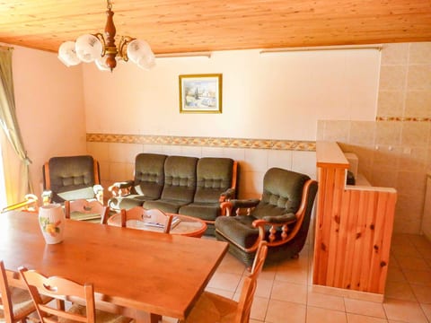 Schönes Ferienhaus mit eigenem Pool