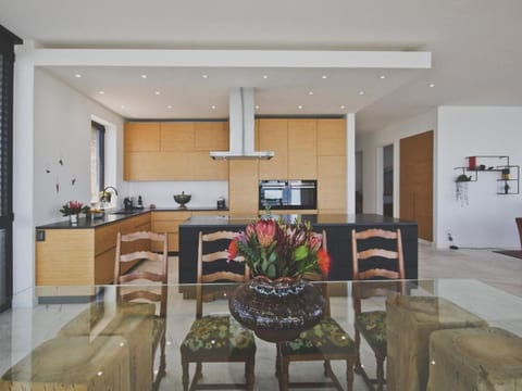 Red Rock Ocean View Villa - Baywatch Apartment