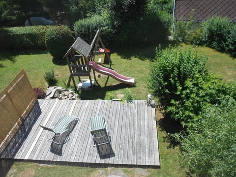 Haus in Kovárov mit Terrasse, Grill und Garten