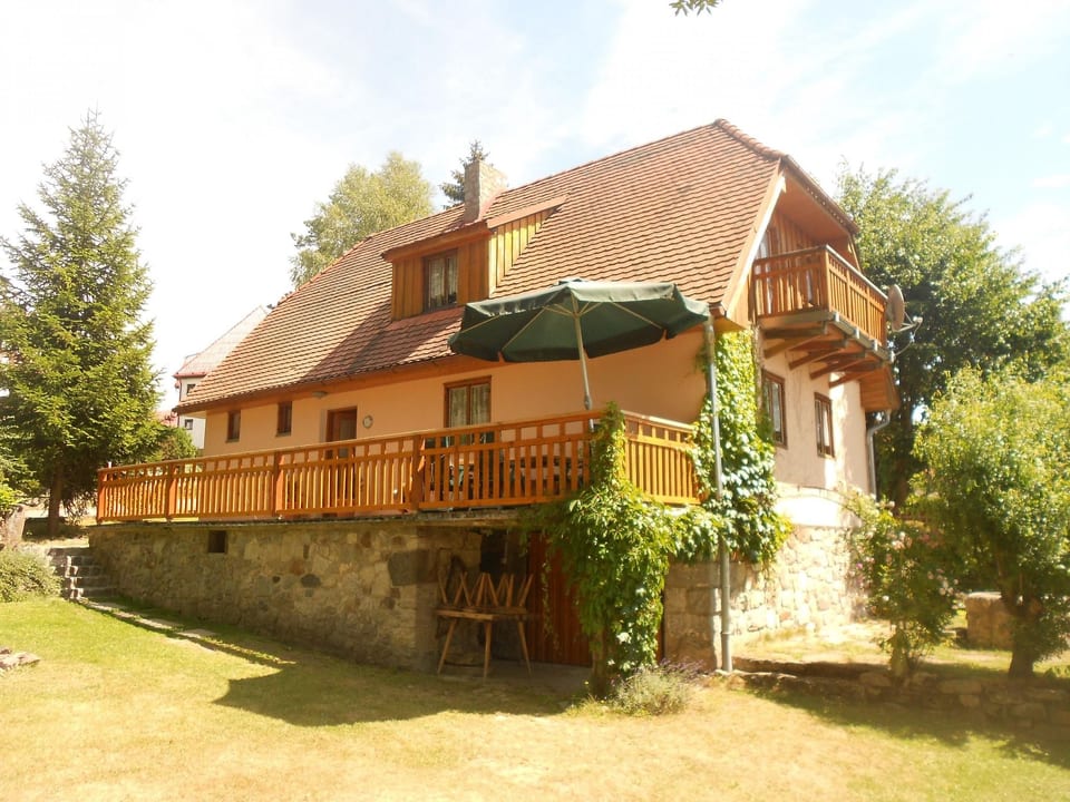 Casa en Kovárov con terraza, parrilla y jardín - Frymburk