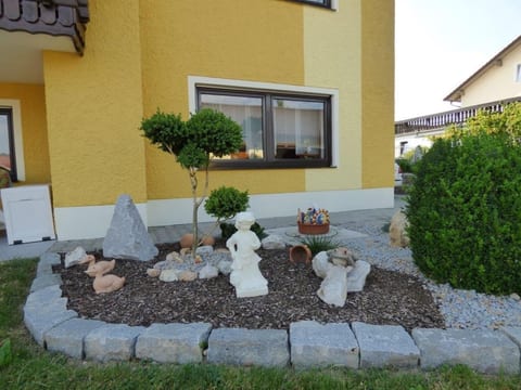 Komfortable Ferienwohnung mit Garten und Grill