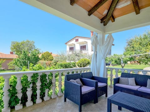 Wunderschönes Appartement in Bužinija mit Schöner Terrasse