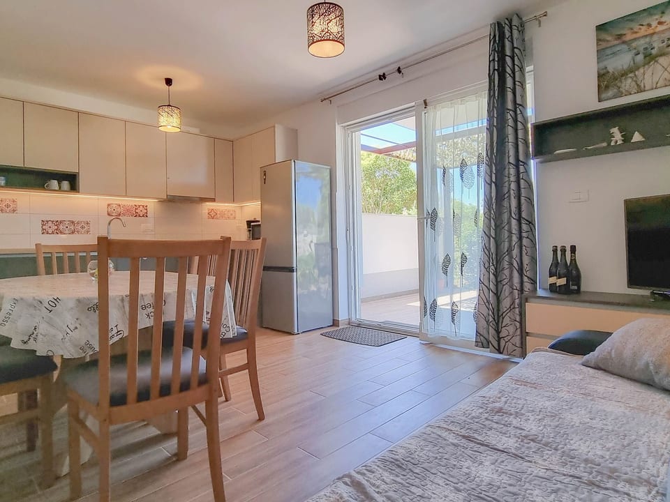 Antonio - Apartment mit Terrasse für 4-5 Personen - Umag