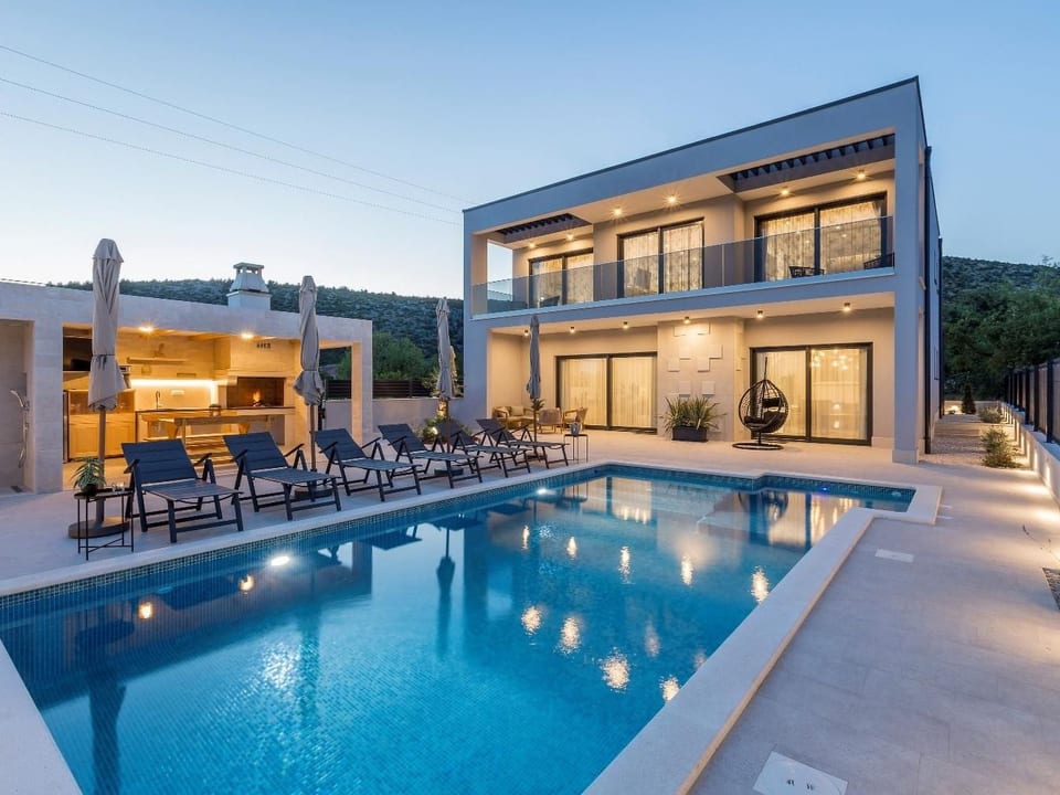 Villa Diana, modern gestaltet, in Dograde - Marina