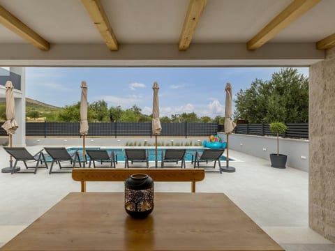 Villa Diana, modern gestaltet, in Dograde