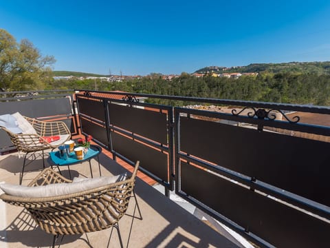 Villa Violette mit Pool nahe Stadtzentrum