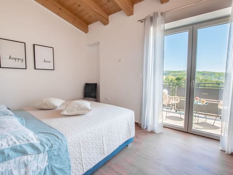 Villa Violette mit Pool nahe Stadtzentrum