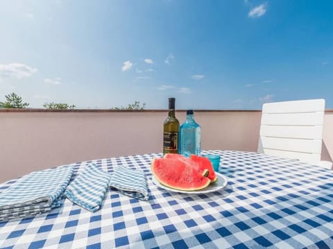 Große Wohnung in Klimno mit Möbliertem Balkon