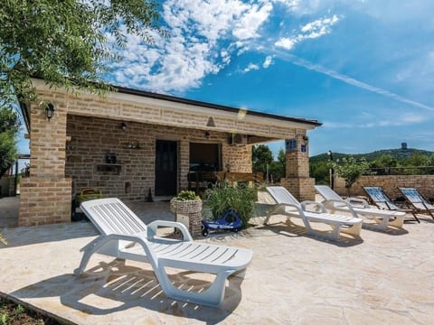 Villa Anita mit Privatpool in Budak