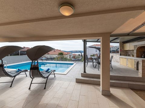 Villa Urban in Trogir mit privatem beheiztem Pool