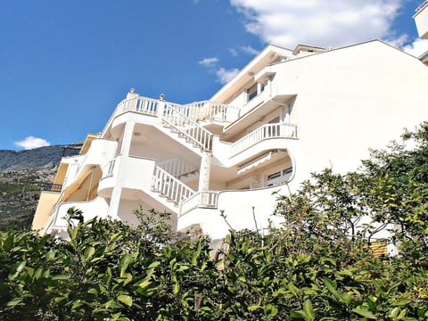 Wohnung mit Balkon und Meerblick in Strandnähe