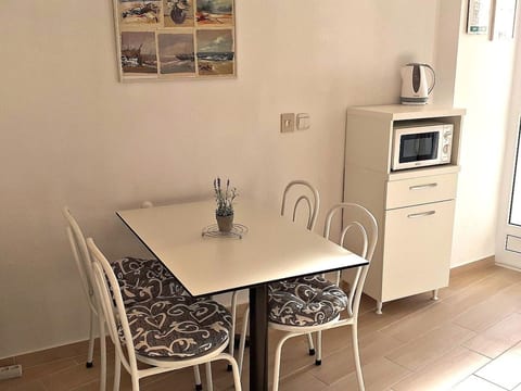 Wohnung mit Balkon und Meerblick in Strandnähe