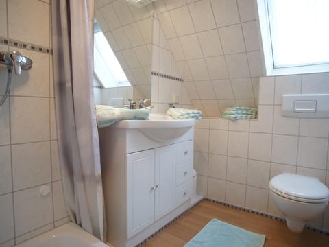 Wohnung in Neue Tiefe mit Terrasse, Garten und G