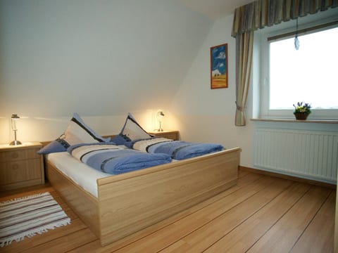 Wohnung in Neue Tiefe mit Terrasse, Garten und G