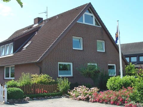 Wohnung in Neue Tiefe mit Terrasse, Garten und G