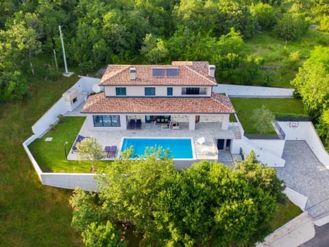 Moderne Villa Arsia mit Pool, gelegen in der Näh