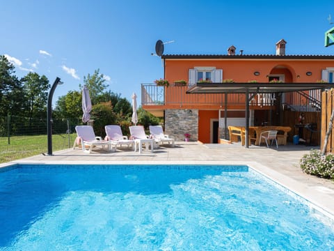 Haus Orange - Familienfreundliche Lage mit Pool