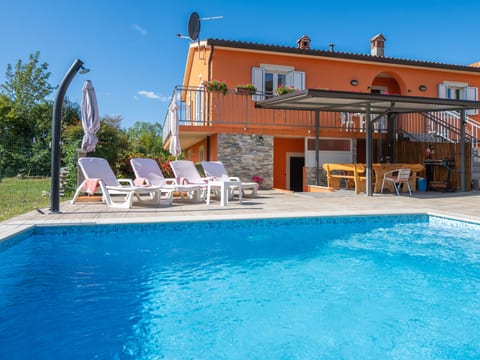 Haus Orange - Familienfreundliche Lage mit Pool