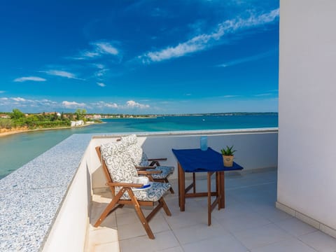 Strandvilla "Miri Olive" mit beheiztem Pool
