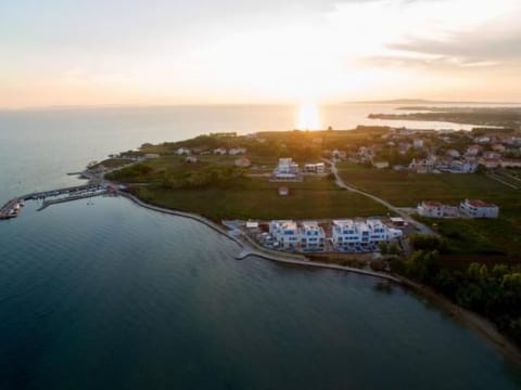 Strandvilla "Miri Olive" mit beheiztem Pool