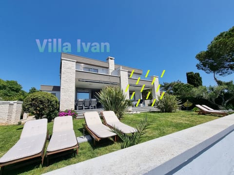 Villa direkt am Meer und Strand mit herrlichem Blick