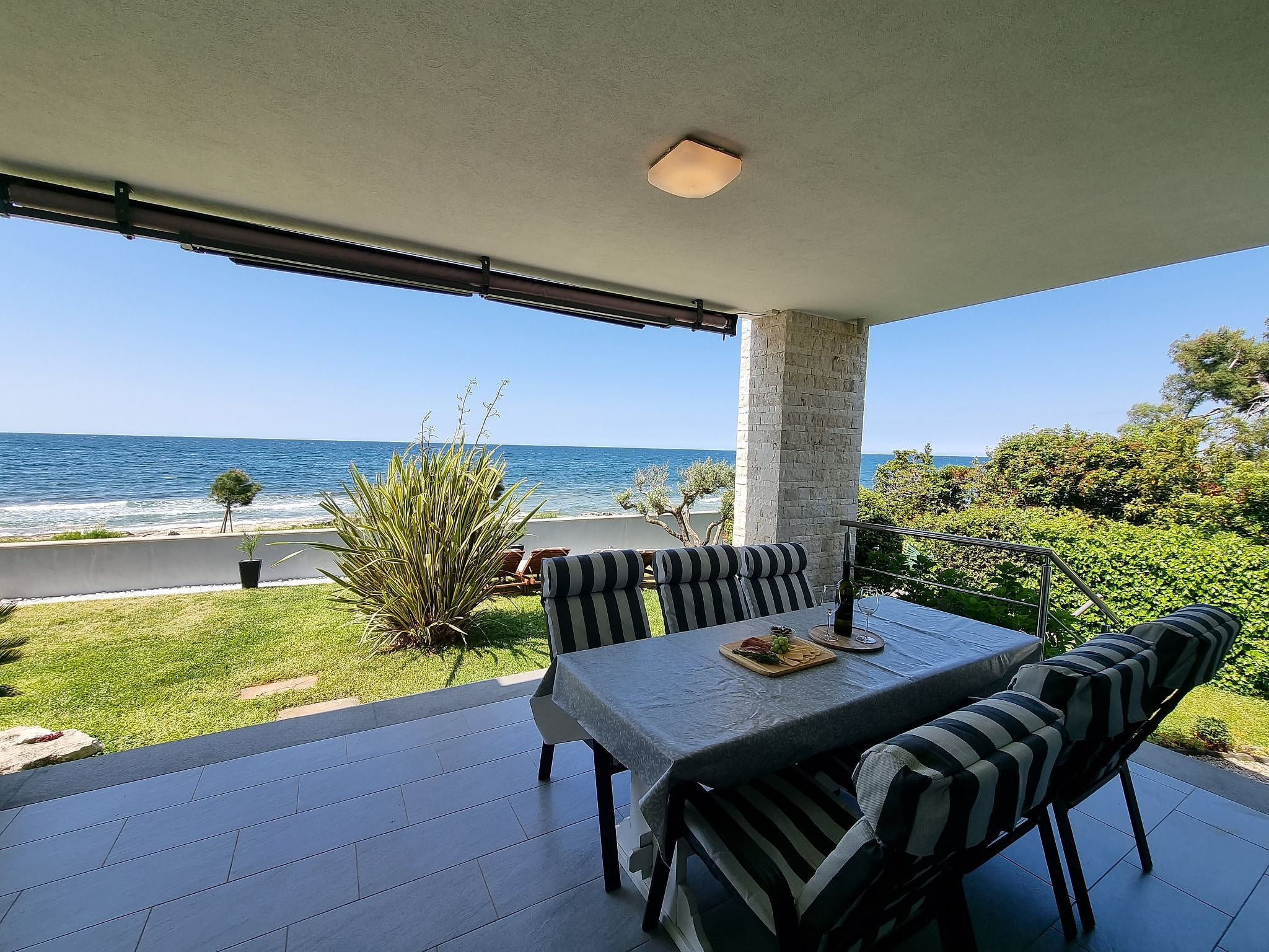 Villa direkt am Meer und Strand mit herrlichem Blick
