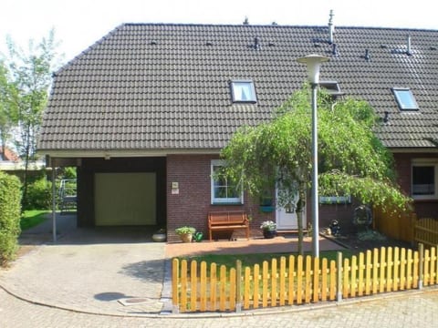 mit Terrasse