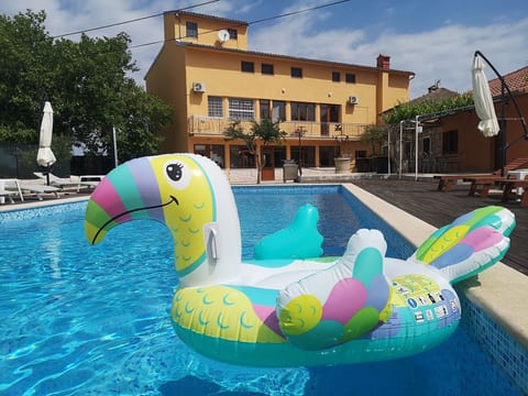 XXL-Ferienhaus "Cokuni" mit privatem Pool