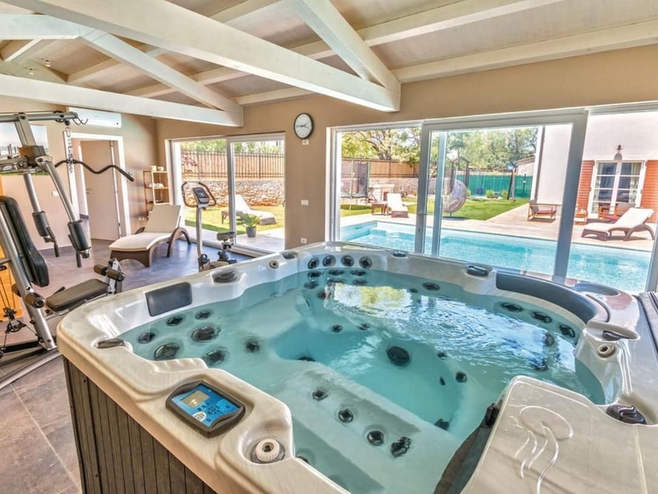 Villa Magnolia avec piscine, sauna et jacuzzi - Bokordići
