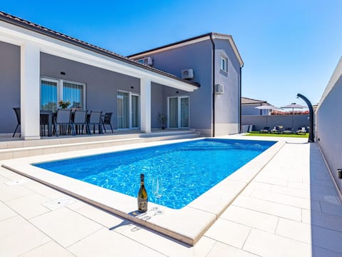 Villa Tea mit beheiztem Salzwasserpool