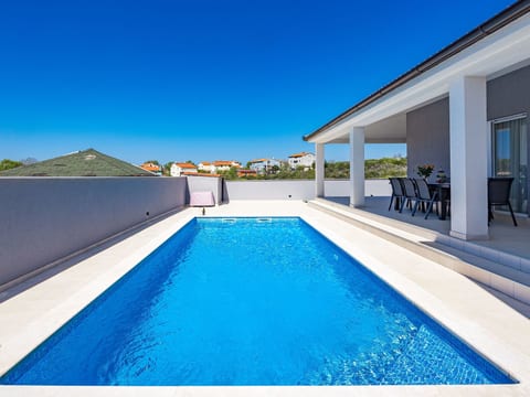Villa Tea mit beheiztem Salzwasserpool