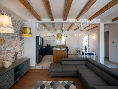für 12 Personen ca. 180 m² in Jesenice, Dalmatien (Gespanschaft Split-Dalm