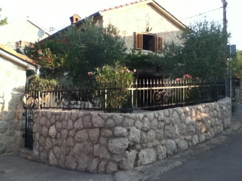 Insel Krk - Restauriertes Steinhaus