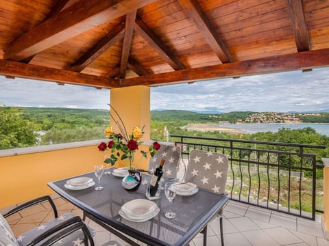 Appartement in Soline mit Großer Terrasse