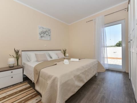 Villa mit Garten, Grill und Terrasse