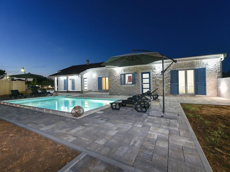 Villa mit Garten, Grill und Terrasse - Privlaka, Zadar County