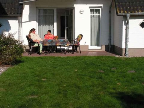 Strandnahe Wohnung mit Terrasse und Parkplatz