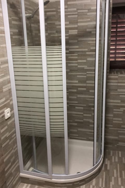 mit Kamin in der Stadt Roc