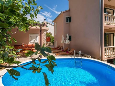 Charmantes Ferienhaus in Medići mit Privatem Pool