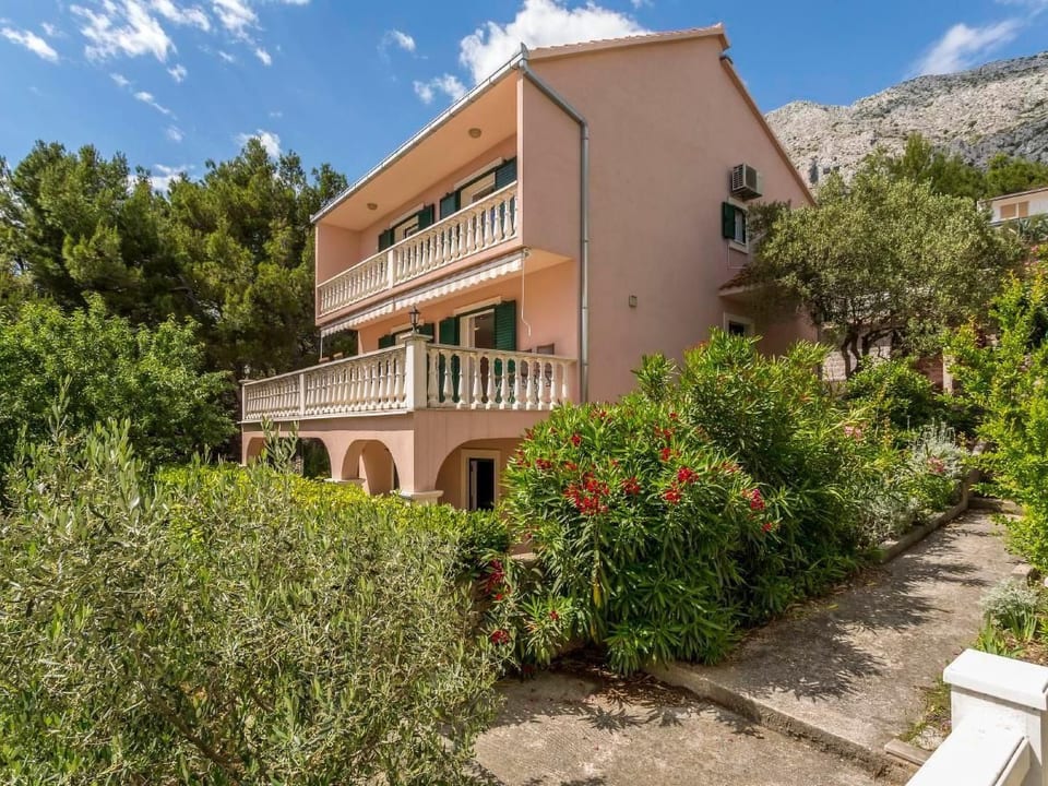Charmantes Ferienhaus in Medići mit Privatem Pool - Grad Omiš