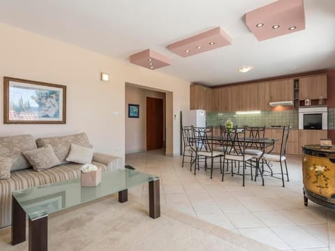 Charmantes Ferienhaus in Medići mit Privatem Pool