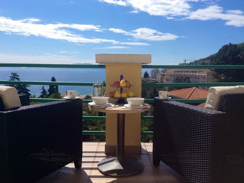 "Penthouse" mit Blick auf das Wasser