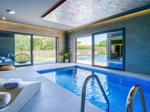 Pool Indoor