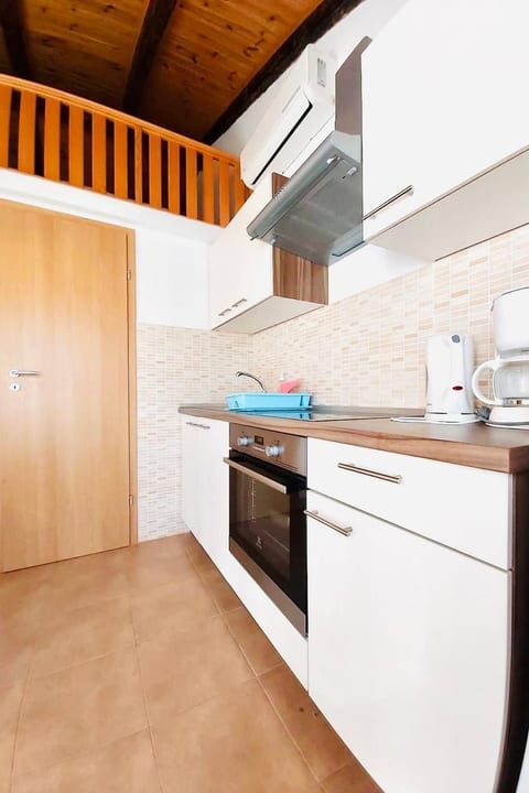 Dachgeschosswohnung auf zwei Etagen mit schönem Meerblick
