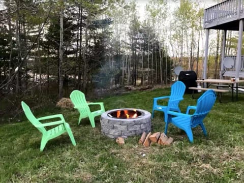 Enjoy starry nights by the fire, listening to the sound of flowing water