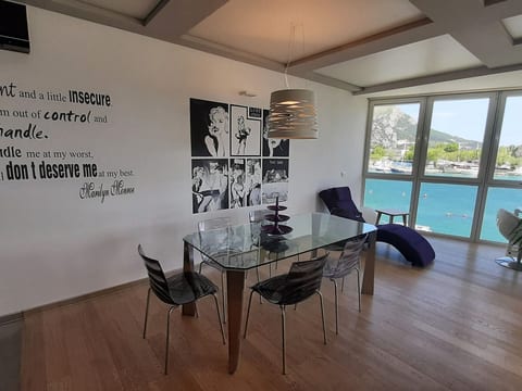 Stylisches Studio mit atemberaubendem Ausblick