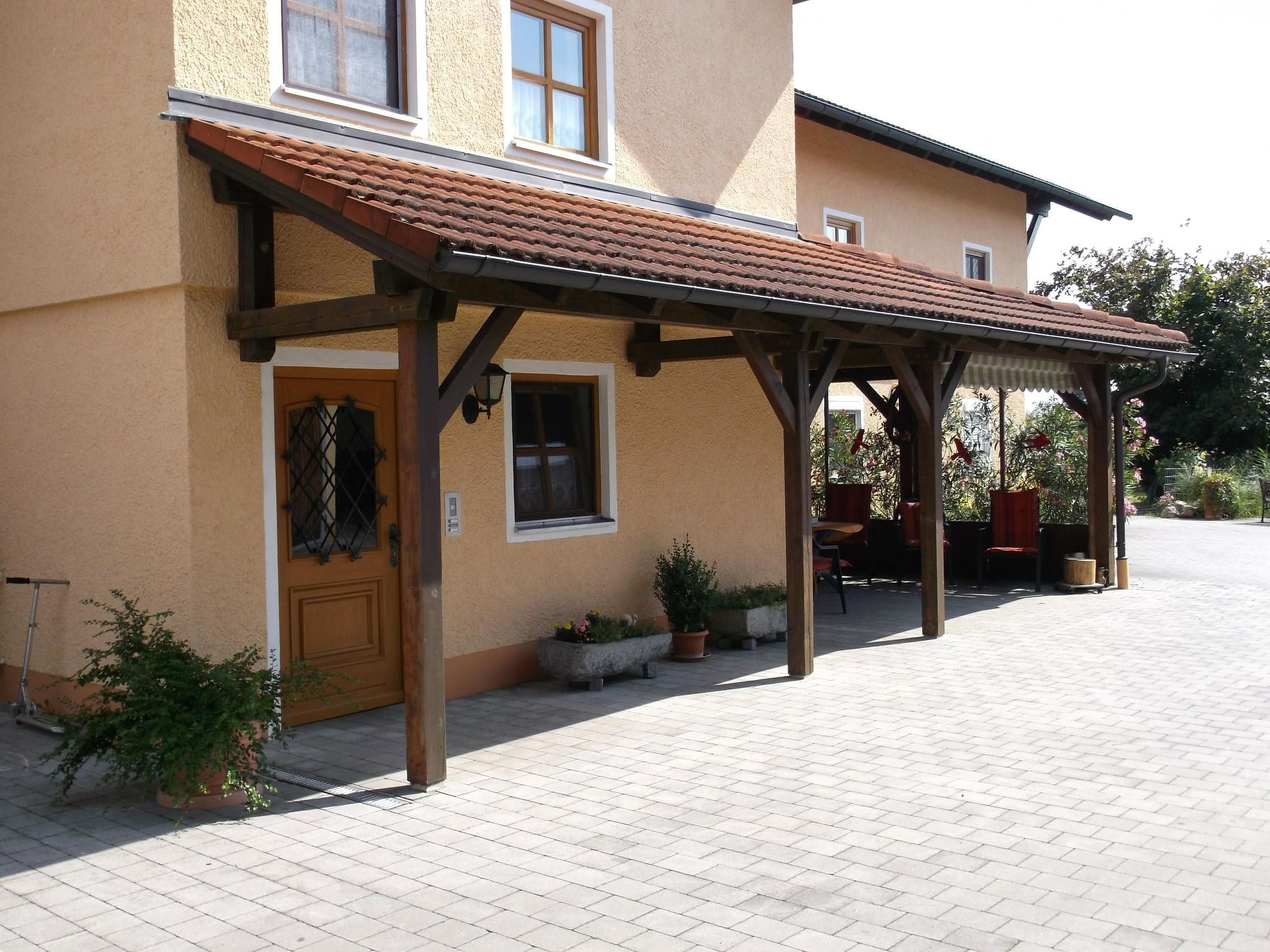 Appartementhaus mit Balkon und Gemeinschaftsgarten