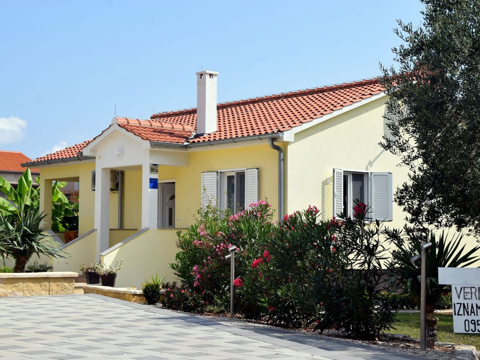 Casa vacanze moderna a Dobropoljana con terrazza, giardino e barbecue - Neviđane